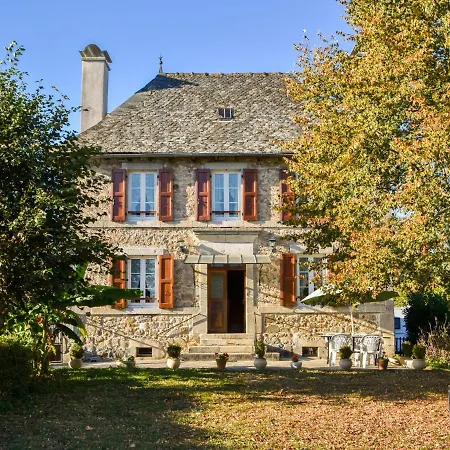 Comfortable Holiday Home With Garden