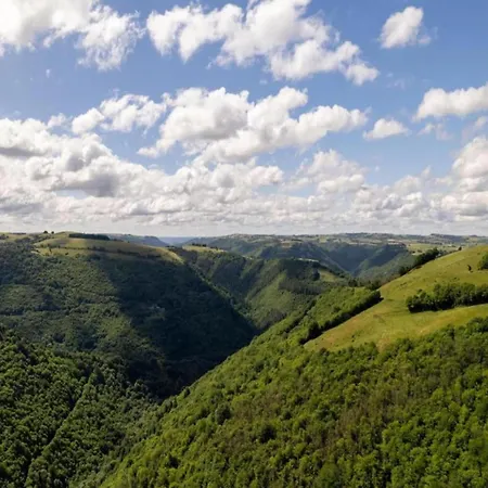 Senezergues Garden Hideaway Hébergement de vacances