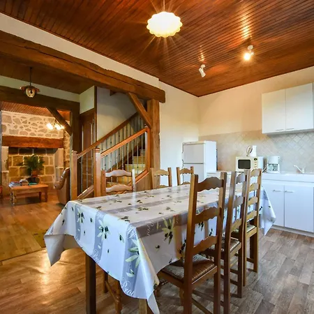 Senezergues Garden Hideaway Дом отдыха Cassaniouze