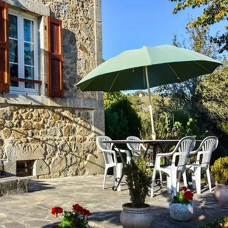 Senezergues Garden Hideaway *