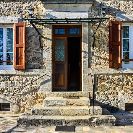 Senezergues Garden Hideaway