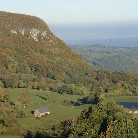 Senezergues Garden Hideaway