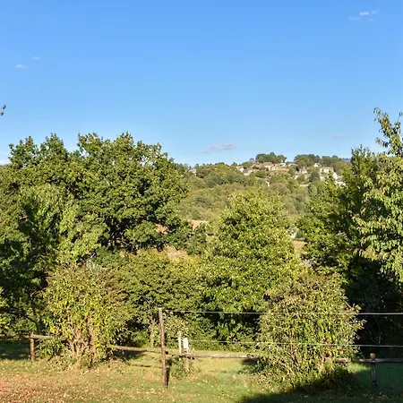 Senezergues Garden Hideaway Дом отдыха Cassaniouze