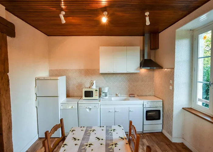 Senezergues Garden Hideaway *