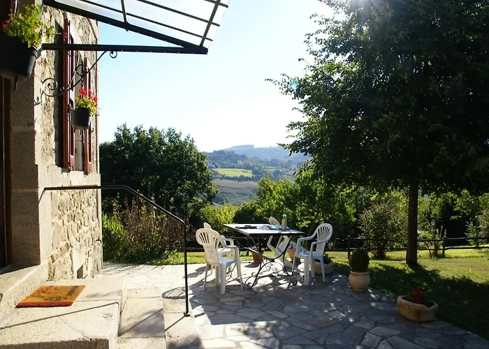 Senezergues Garden Hideaway Дом отдыха