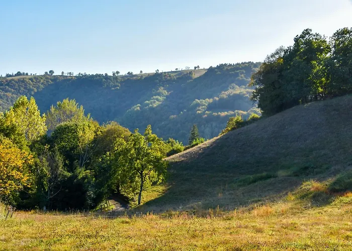 Senezergues Garden Hideaway *