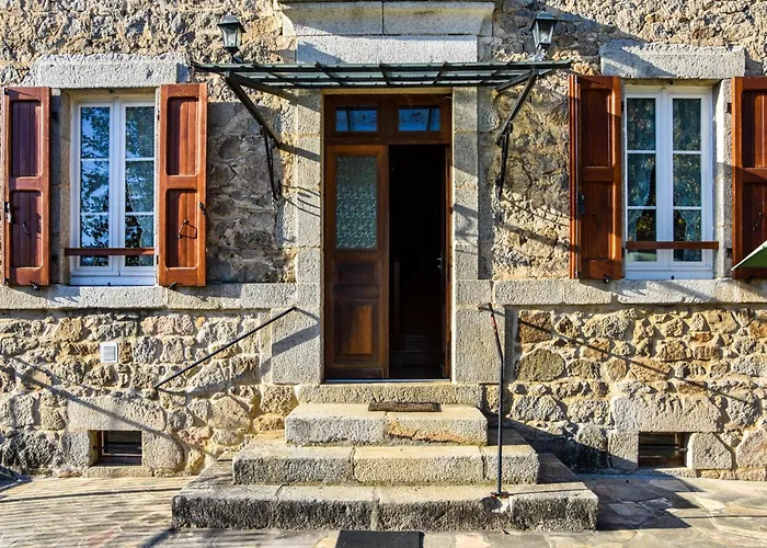 Senezergues Garden Hideaway