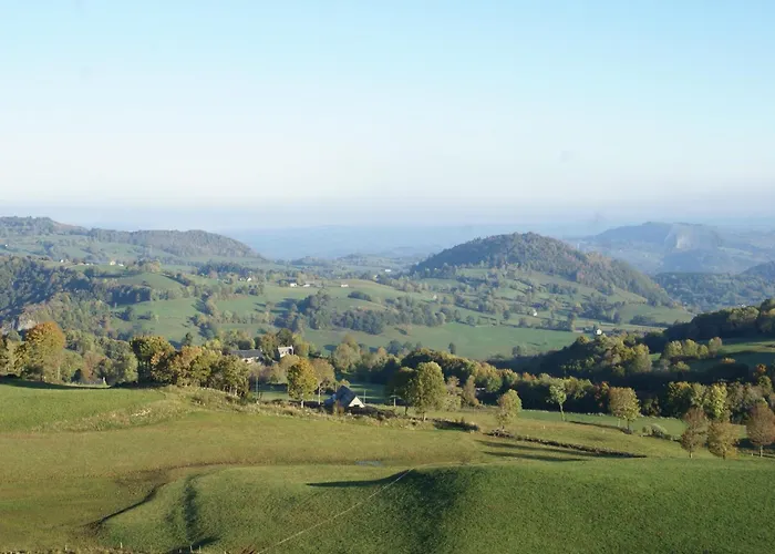 Дом отдыха Senezergues Garden Hideaway *