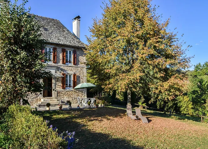 Senezergues Garden Hideaway Дом отдыха *