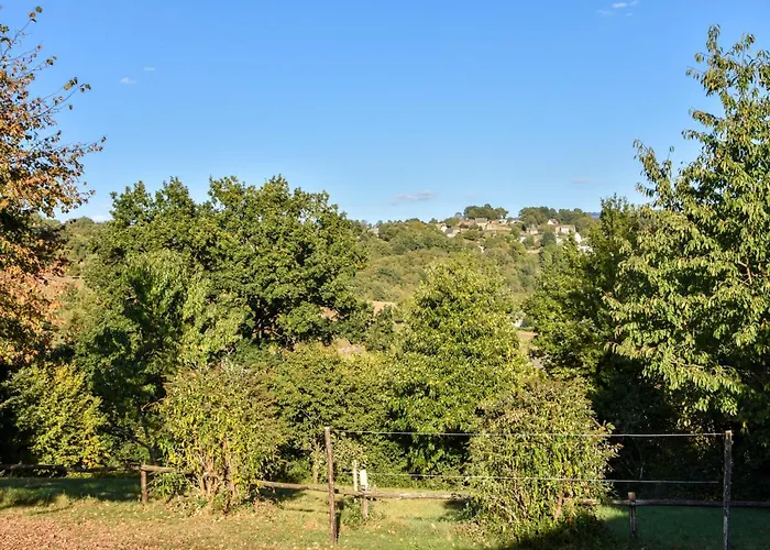 Senezergues Garden Hideaway Дом отдыха Cassaniouze