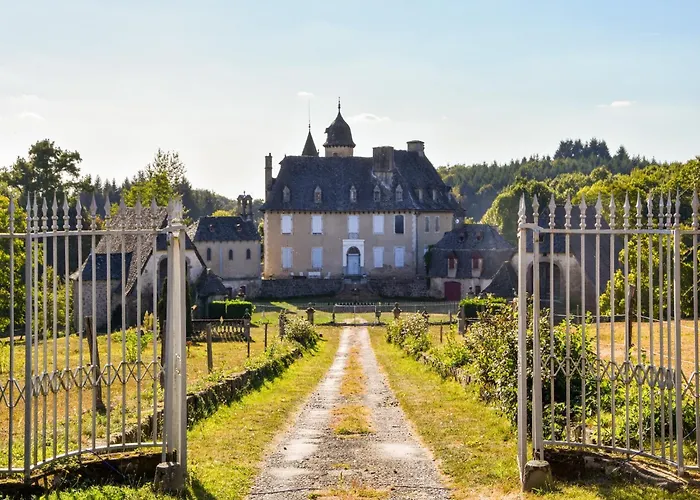 Senezergues Garden Hideaway